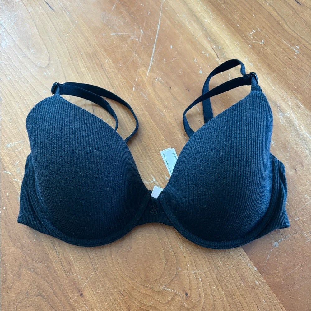 Victoria’s Secret t-shirt lightly lined Bra